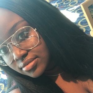 Meet your Posher, Victoria